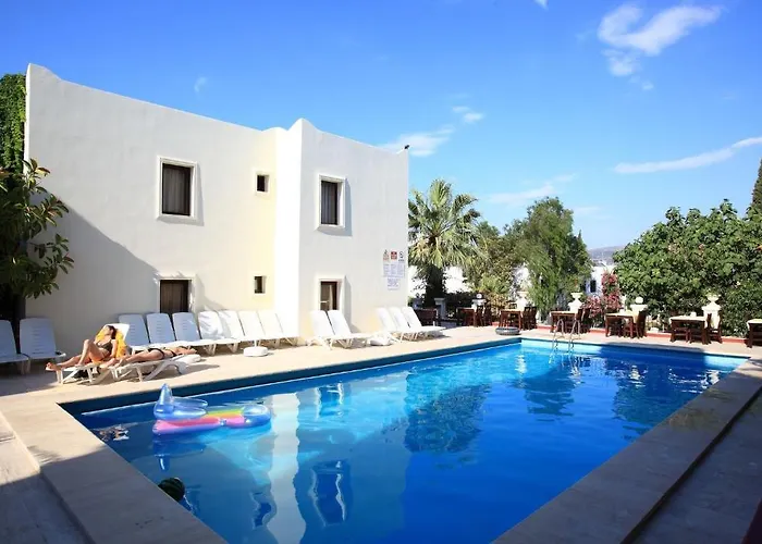 Paloma Hotel 2*