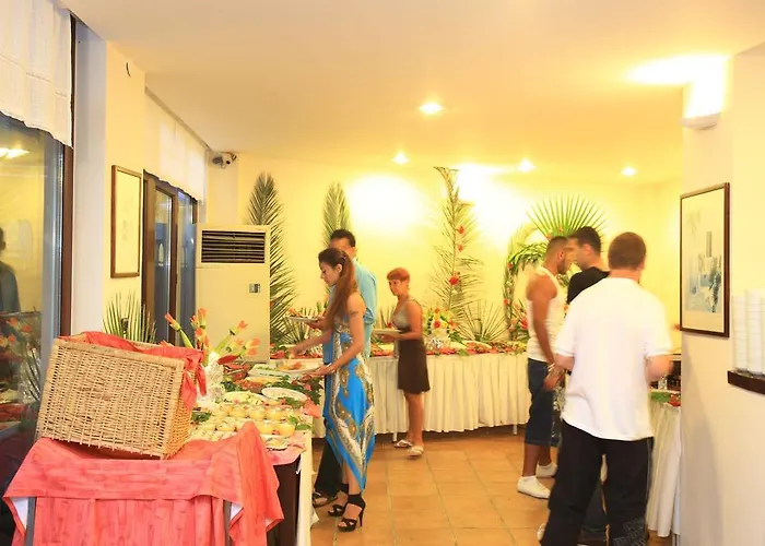 Paloma Hotel 2*
