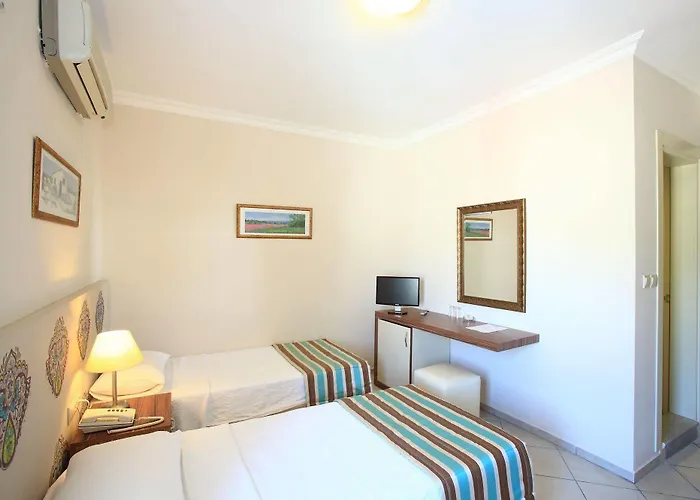Paloma Hotel 2*